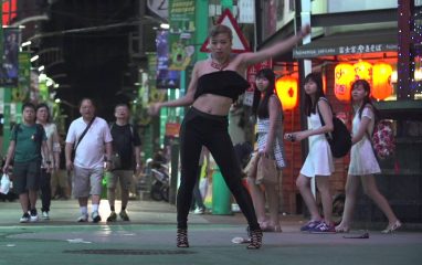 SDK 2015 waackingチャンピオン！Chrissy Chouの街中ダンス！