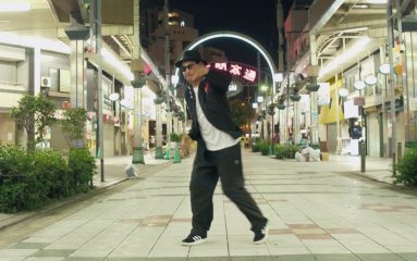 POP界のレジェンド「GUCCHON」が大阪通天閣本通でダンス！